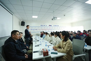 2023, yon nouvo vwayaj Prezidan Mr He nan machin Jwell te swete tout anplwaye yo yon bon ane nan faktori Zhejiang!